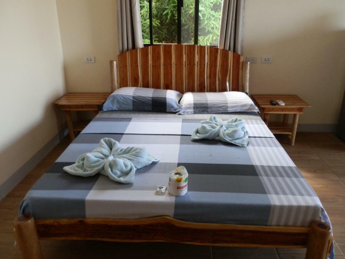 The Blue Pagong Aparthotel Puerto Galera Bagian luar foto