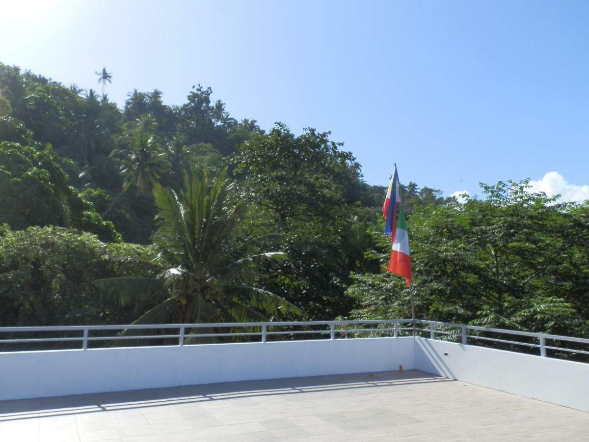 The Blue Pagong Aparthotel Puerto Galera Bagian luar foto